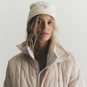 NWT iconic butti beanie in sage green